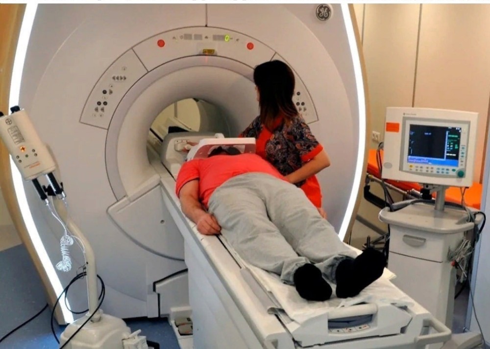 Сколько минут мрт. Мрт магнитно-резонансная томография головного мозга. Магнито-резонансная томография головного мозга. Кт (компьютерная томография) сосудов головного мозга. Амерте головного мозга.