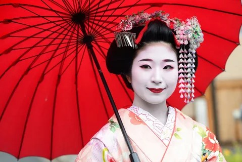 Создать мем: япония гейши майко с веером, японские гейши, гейша