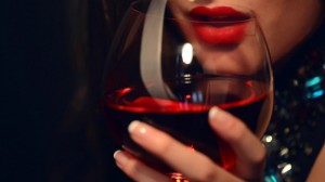 Создать мем: женщина с вином, картинки вечер девушка с бокалом, вина бокал