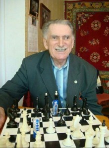 Создать мем: мужчина, быстрые шахматы, белоусов юрий васильевич шахматы