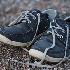 Создать мем: gravel, shoelaces, shoe