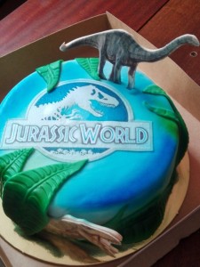 Создать мем: торт на день рождения, торт с динозаврами, детский торт динозавр парк юрского периода