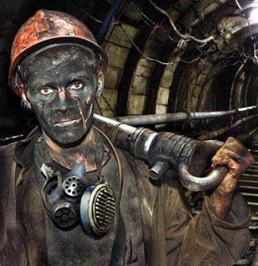 Создать мем: шахтер в шахте, шахтёр профессия, шахтер мем