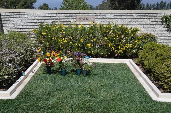 Create meme: paul walker grave, Paul Walker's grave, forest lawn grave of paul walker