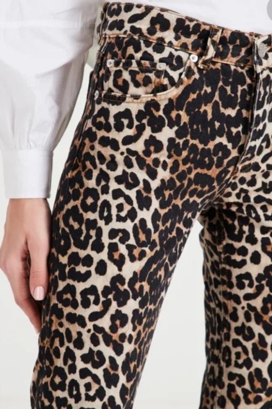 Create meme: leopard, women's pants, leopard print