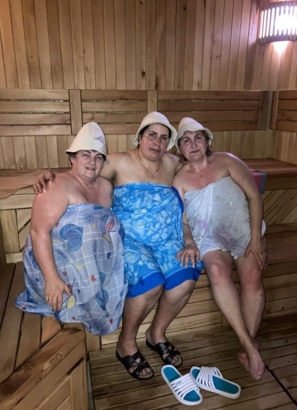 Создать мем: сауна и баня, женщина, баня