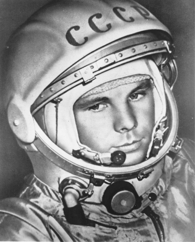 Создать мем: гагарин первый полет, юрий гагарин космонавт, юрий гагарин космос