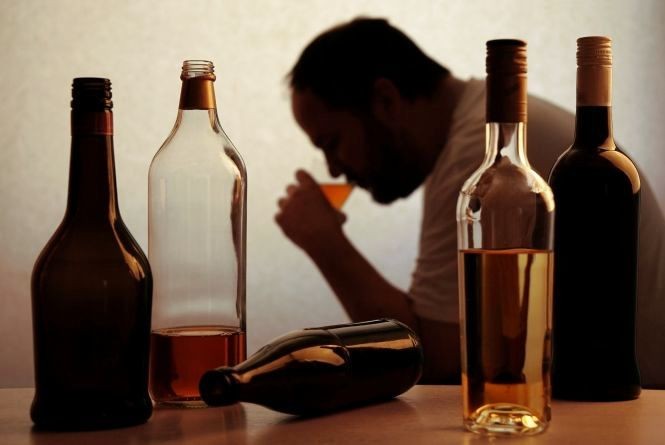 Создать мем: алкоголизм лечение, отравления алкоголем, вызов нарколога на дом