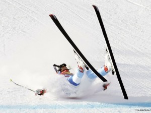 Создать мем: скоростной спуск, горнолыжный спорт интересные моменты, падение лыжника
