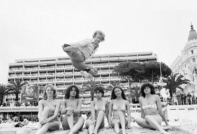 Создать мем: женщины на пляже, ретро фотографии, советские пионерки на пляже