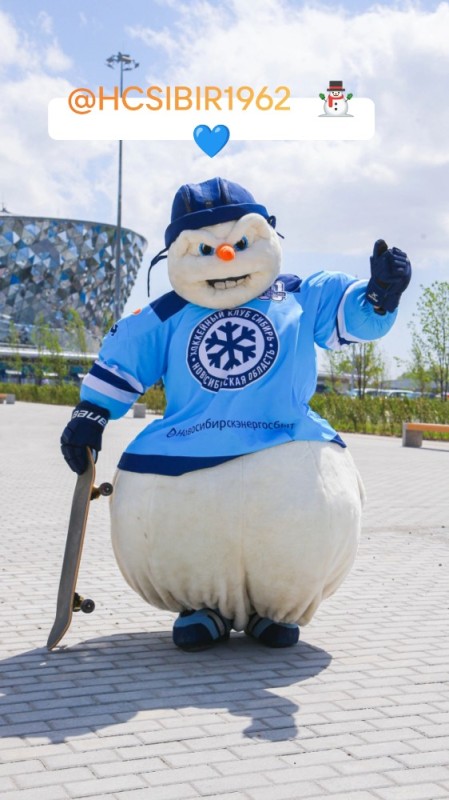 Создать мем: сибирь хоккейный клуб, маскот хк динамо, снеговик хк сибирь