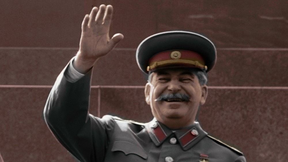 Создать мем: сталин иосиф виссарионович на параде, звание генералиссимус, сталин в хорошем качестве