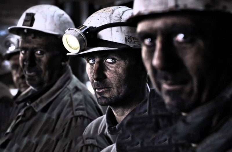 Создать мем: образ шахтера, черный шахтер, день шахтёра