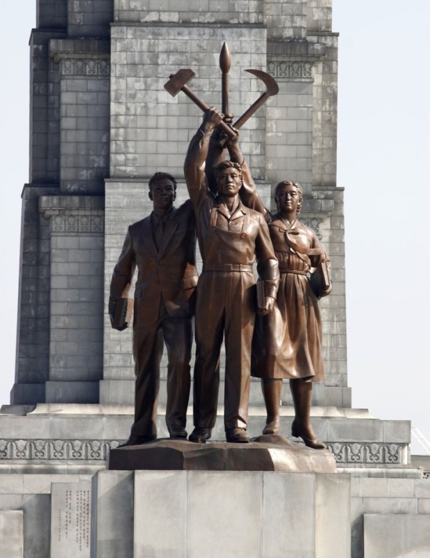 Создать мем: памятник в пхеньяне рабочий колхозница интеллигент, памятник, монумент освобождения в пхеньяне