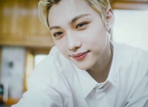 Создать мем: kang daniel, би вэньцзюнь, felix lee