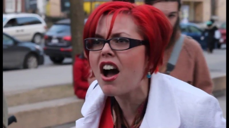 Создать мем: американская феминистка с красными волосами, феминистка, феминистка chanty binx