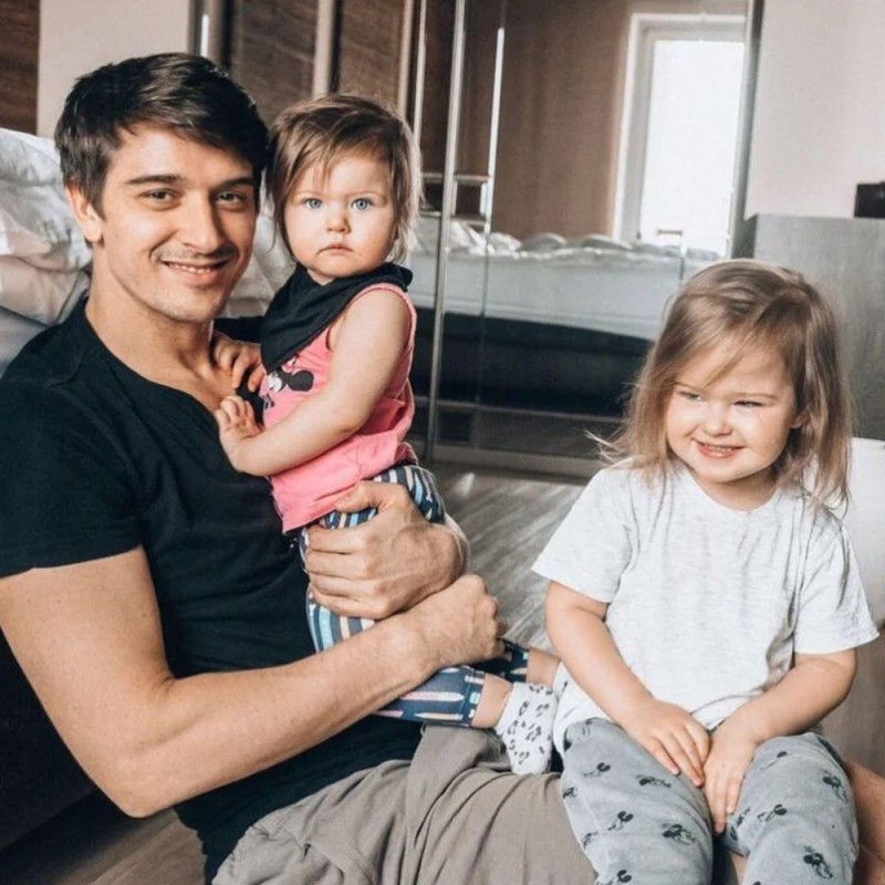 Create meme: stanislav bondarenko, actor Stanislav Bondarenko, Stanislav Bondarenko and his family