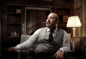 Создать мем: бизнесмен курит, элегантный мужчина, человек