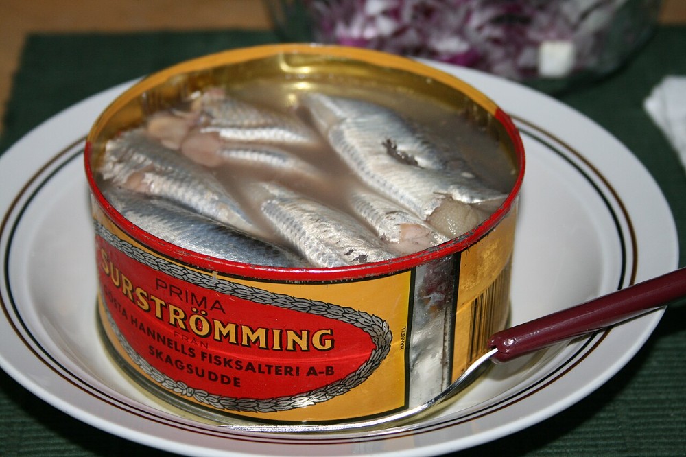 Создать мем: шведский сюрстремминг, рыба сюрстремминг, шведская селедка сюрстремминг
