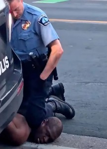 Создать мем: в сша полицейский задушил чернокожего, томас лейн полицейский, американская полиция