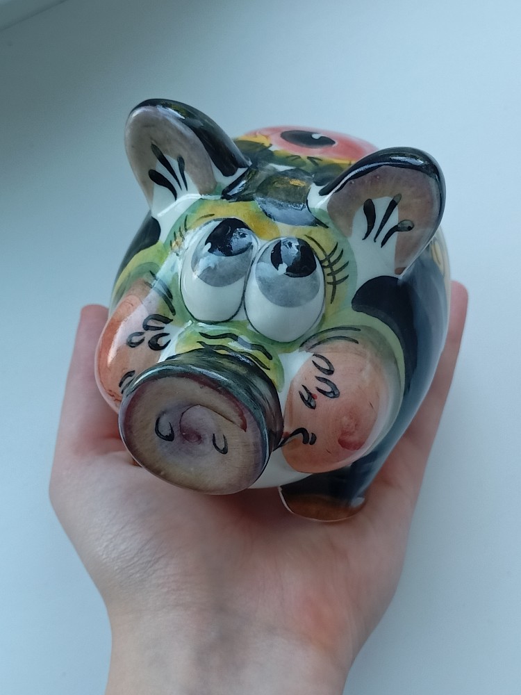 Create meme: souvenir piggy bank, souvenir pig, porcelain piggy bank
