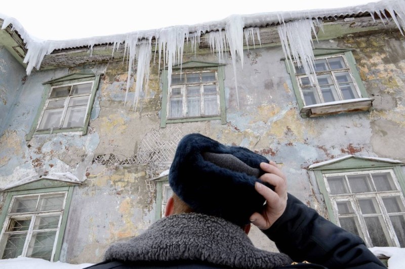 Create meme: icicles on the house, snow from the roof, icicles