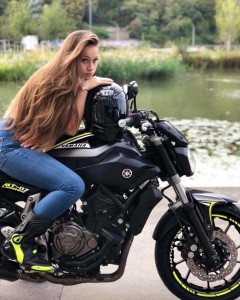 Создать мем: девушки байкерши, женский мотоцикл, красивые девушки на мотоциклах