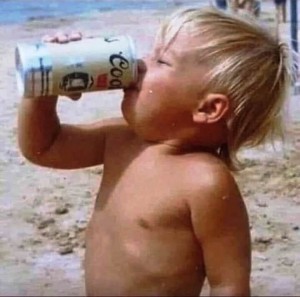 Создать мем: человек, маленький мальчик пьет воду, маленький мальчик пьет пиво