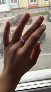 Создать мем: кольцо мечта, красивое кольцо на пальце, кольцо с бриллиантами