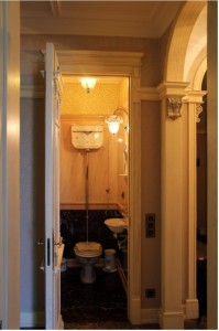 Создать мем: маленькая ванная в классическом стиле, туалетная комната дизайн, туалетная комната