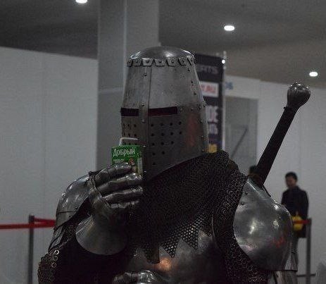 Create meme: Crusader juice is kind, knight of juice good, the knight drinks the juice good