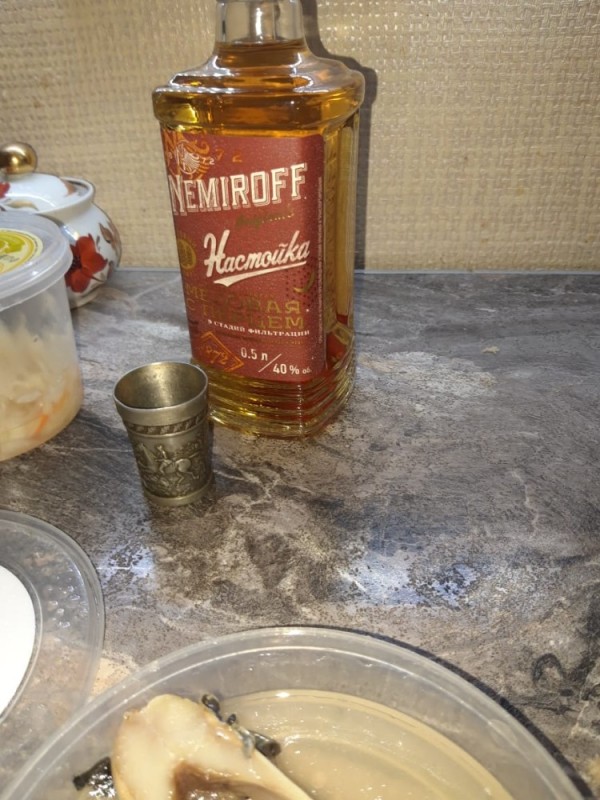 Create meme: nemiroff honey tincture with pepper 0.5 l, nemiroff honey bitter tincture with pepper 0.5, alcoholic beverages 