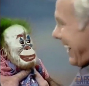 Создать мем: кадр из фильма, клоун, смехопанорама клоун