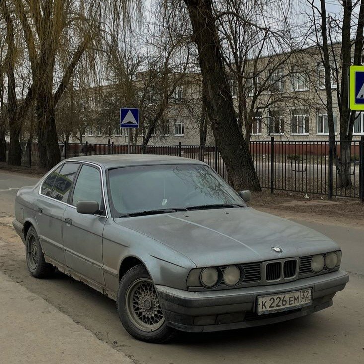 Создать мем: BMW 7er II (E32), бмв 520 1990, старая бмв