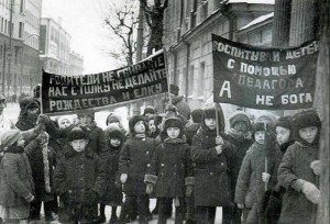 Создать мем: февральская революция в россии 1917, советская власть, комсомольское рождество 1923 год