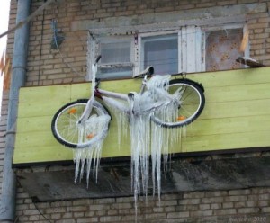 Создать мем: балкон, российские балконы, зимний велосипед