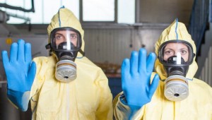Создать мем: эбола, костюм химической защиты эпидемия, человек в защитном костюме