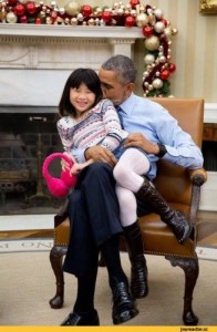 Создать мем: Обама с девочкой