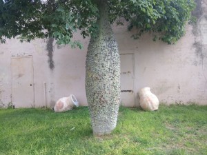Create meme: living sculpture, the picture bottle tree, creative sculpture for garden