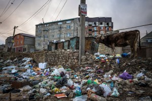Создать мем: грязные города россии, самые грязные города россии, махачкала мусор варламов