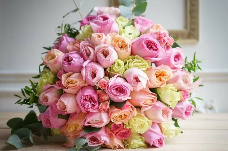 Create meme: a luxurious bouquet of flowers, flower bouquet, beautiful bouquets of flowers