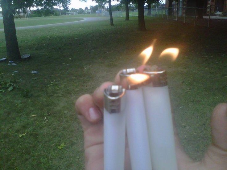 Создать мем: зажигалка для сигарет, курение, зажигалка газовая