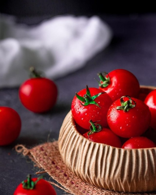 Create meme: beautiful tomatoes, cherry tomatoes, tomatoes on the table