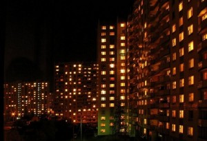 Создать мем: московские окна, многоэтажка ночью, темнота