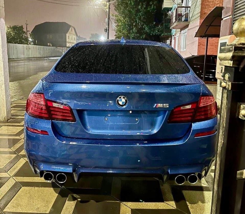 Создать мем: BMW M5 V (F10), bmw m5 f90, bmw m 5 f 10