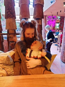 Создать мем: breastfeeding baby, sam faiers selfies with her son, материнство