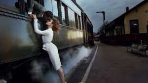 Создать мем: любовь на расстоянии, поезд ушёл это прошлое, встреча любимого с поезда
