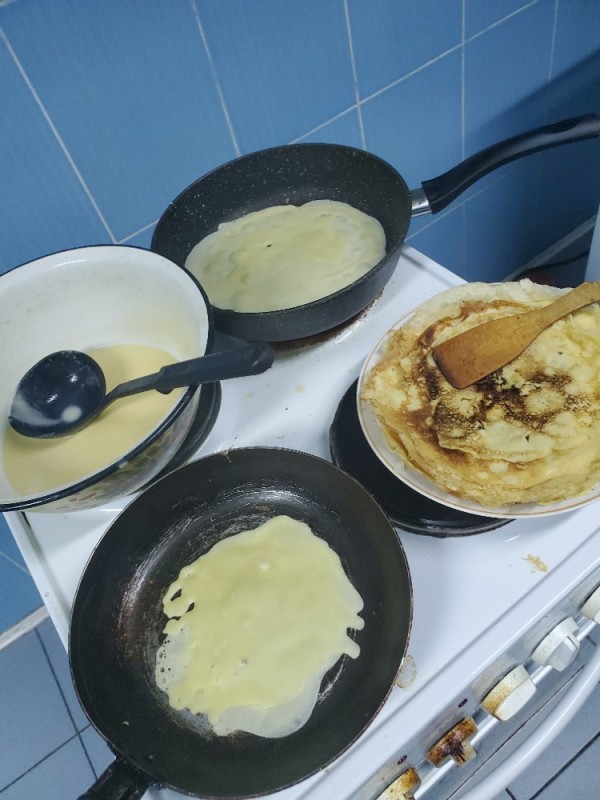 Create meme: pancakes in a frying pan, pancakes , pancakes in a frying pan