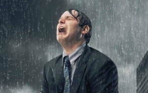 Создать мем: плачущий мужчина, дождь, человек кричит под дождем