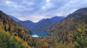 Создать мем: рица тур абхазия, рицинский заповедник (озеро рица), абхазия новый афон озеро рица